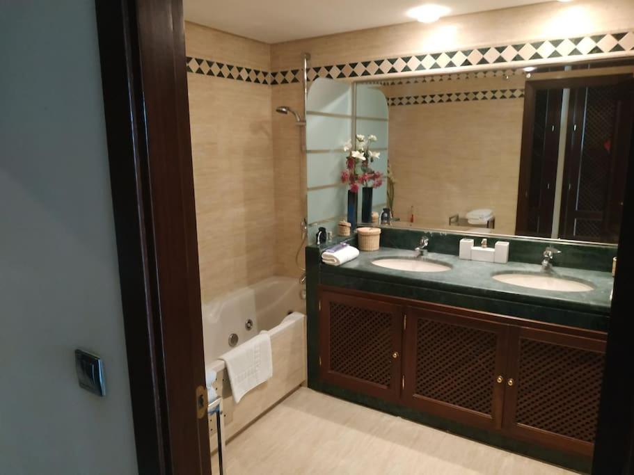 Luxury Apartment With Sea Views, Golf, Gym, Spa, 7 Pools Ojén Dış mekan fotoğraf
